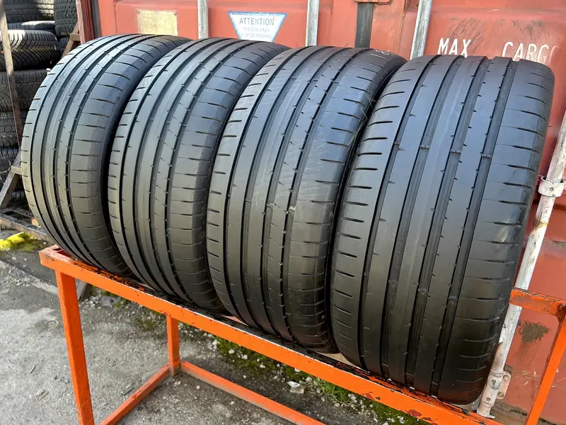 Комплект б/у шин 235/40 R18 Dunlop SP Sport Maxx RT 2