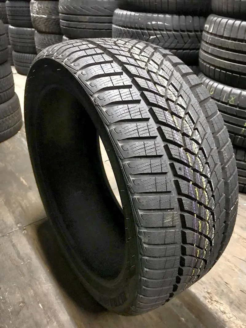 Б/у шина 235/40 R18 Goodyear Ultra Grip Perfomance GEN-1