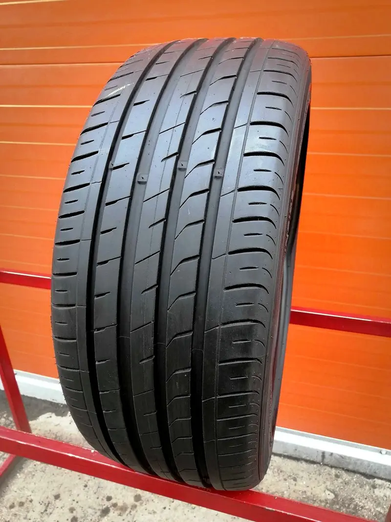 Б/у шина 235/40 R18 Nexen Nfera SU1