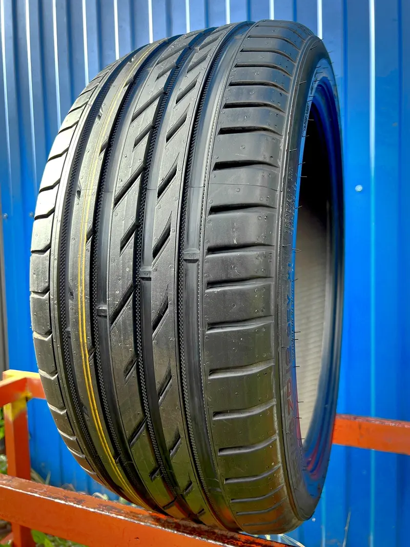 Новая шина 235/40 R18 Nokian Hakka Black, фото 1