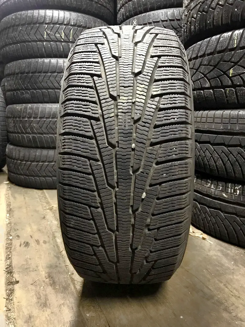 Б/у шина 235/40 R18 Nokian Hakkapeliitta R, фото 1