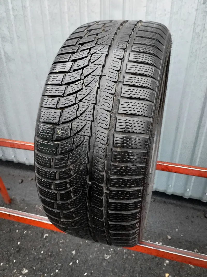 Б/у шина 235/40 R18 Nokian WR A4
