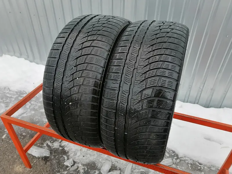 Пара б/у шин 235/40 R18 Nokian WR A4
