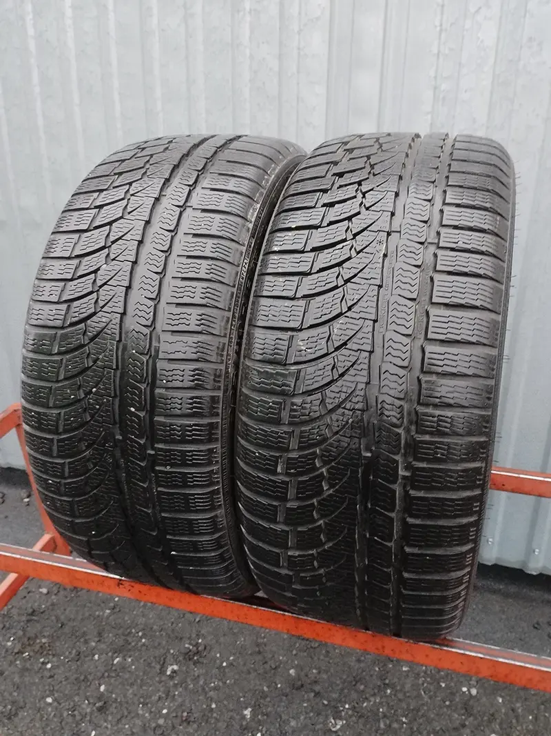 Пара б/у шин 235/40 R18 Nokian WR A4