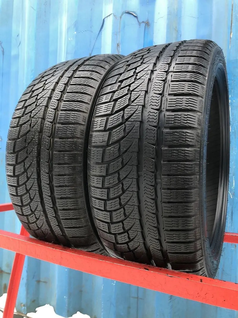 Пара б/у шин 235/40 R18 Nokian WR A4