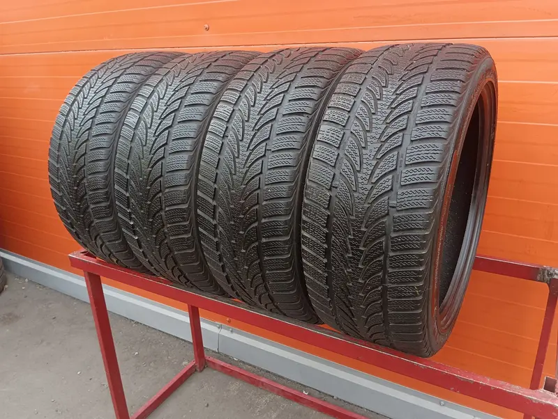 Комплект б/у шин 235/40 R18 Nokian WR, фото 1