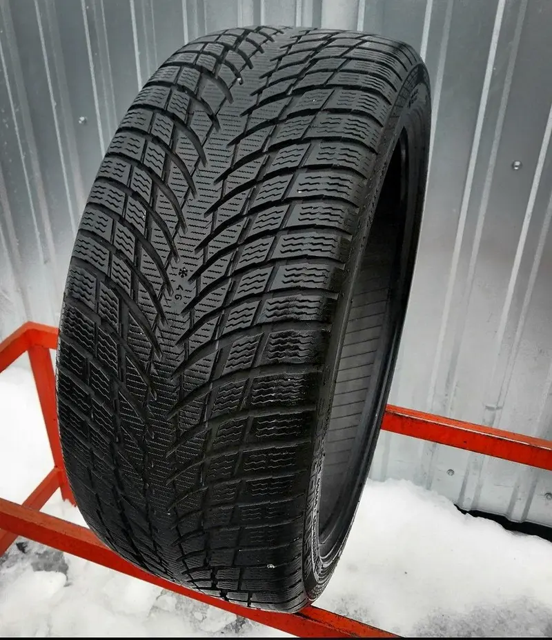 Б/у шина 235/40 R18 Nokian WR Snowproof P, фото 1