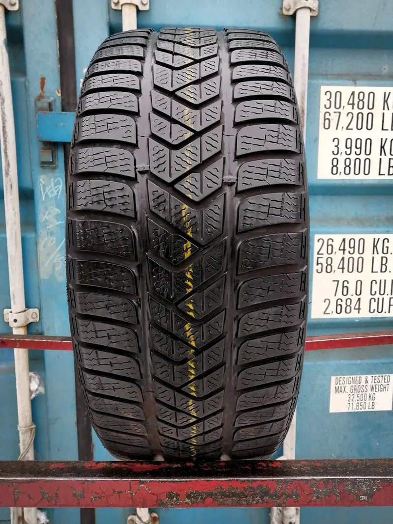 Б/у шина 235/40 R18 Pirelli Winter Sottozero 3