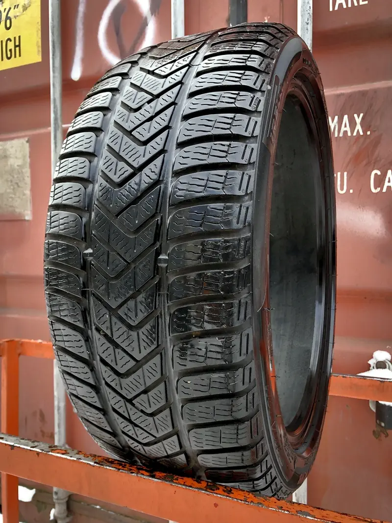 Б/у шина 235/40 R18 Pirelli Winter Sottozero 3