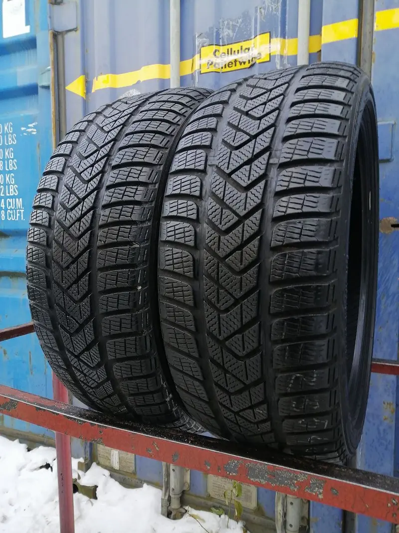 Пара б/у шин 235/40 R18 Pirelli Winter Sottozero 3