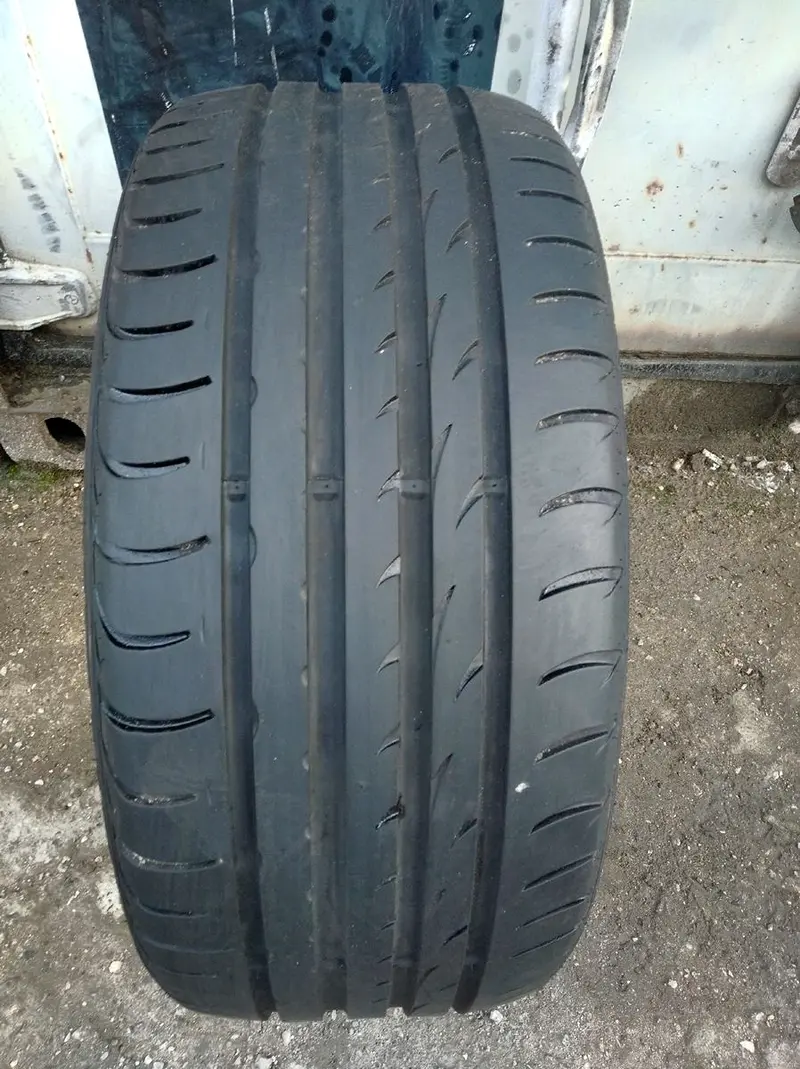 Б/у шина 235/40 R18 Roadstone N8000
