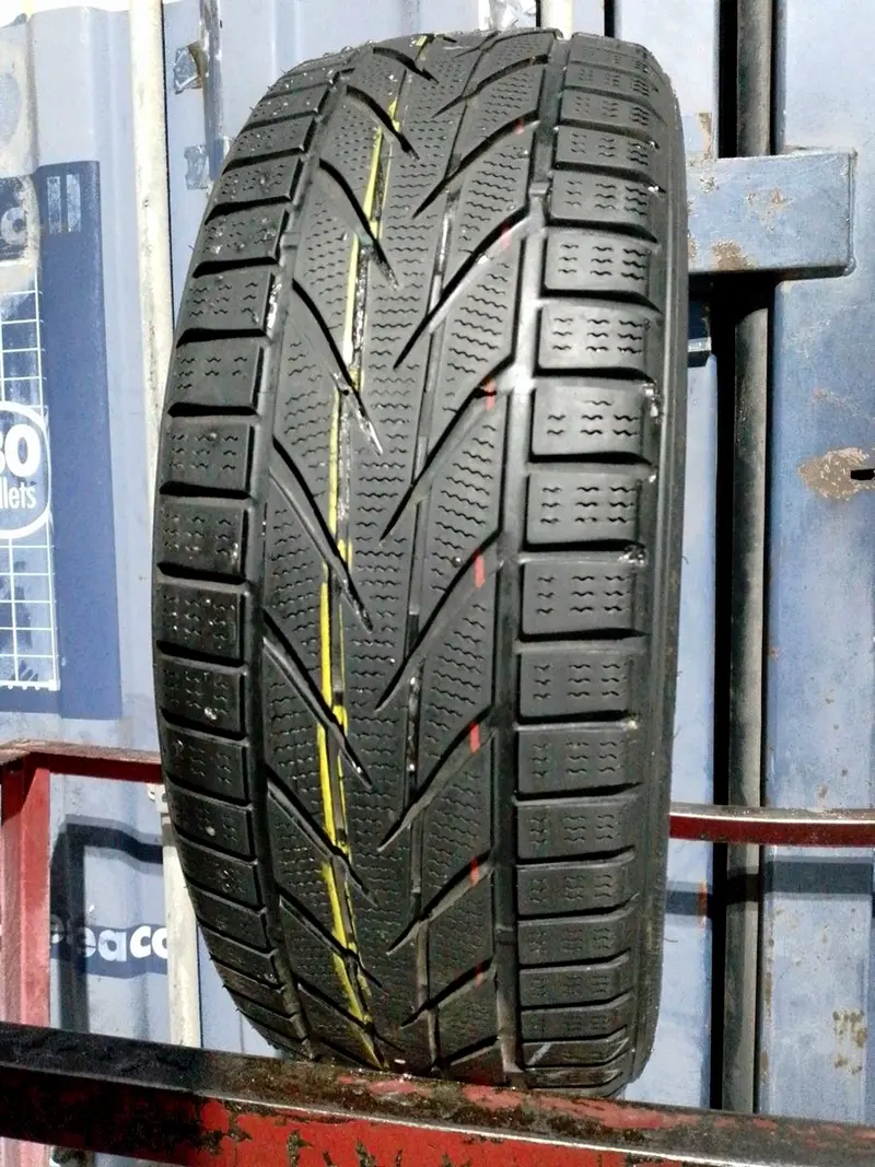 Б/у шина 235/40 R18 Toyo Snowprox S953, фото 1