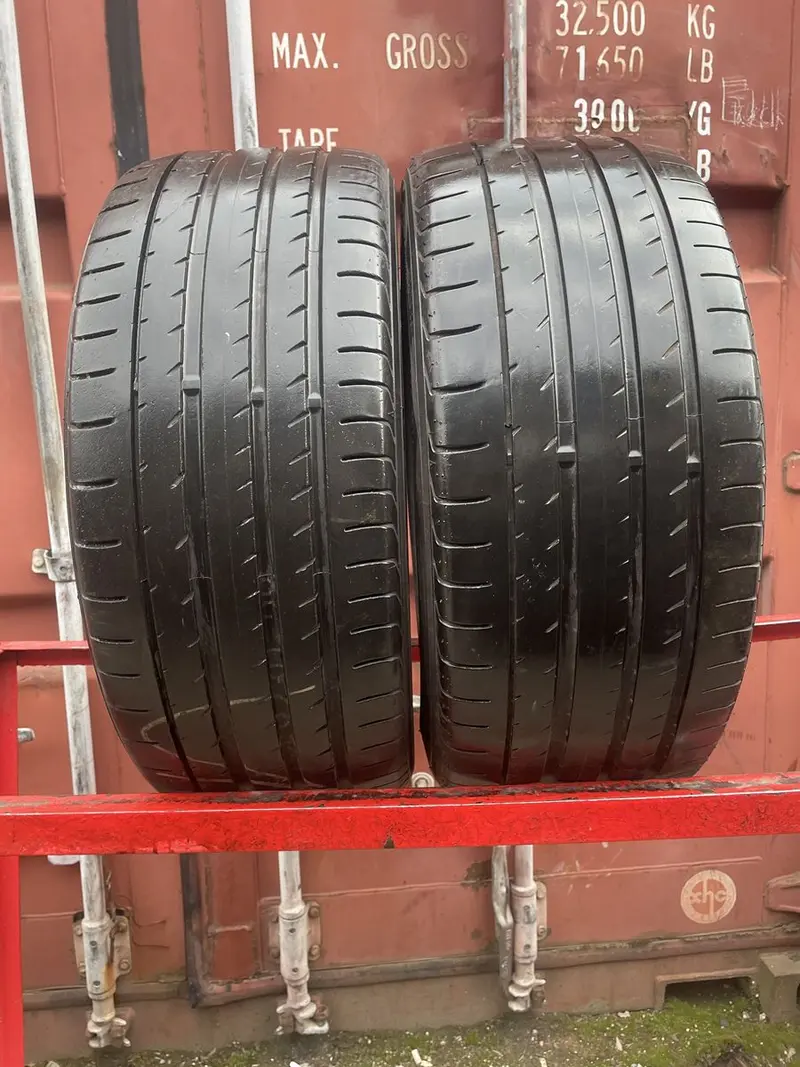 Пара б/у шин 235/40 R18 Yokohama Advan Sport V105
