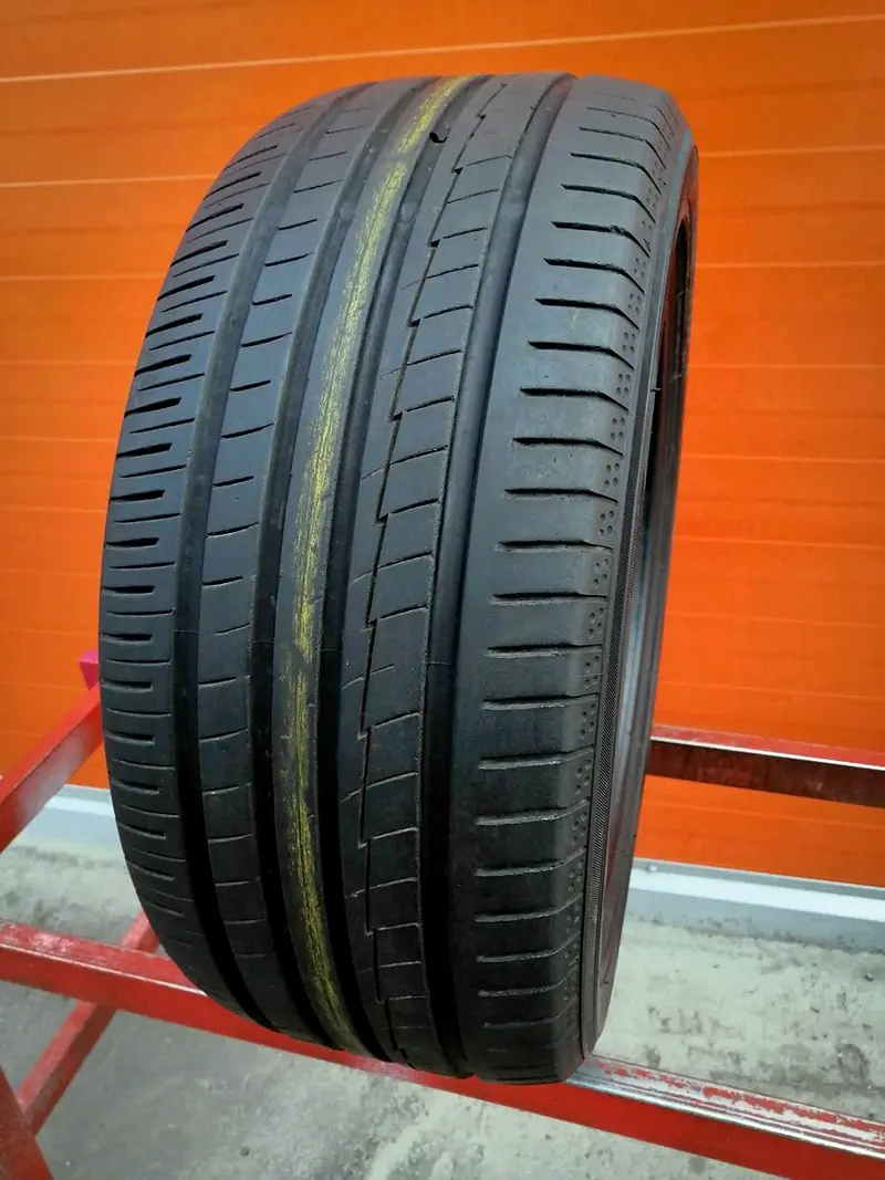 Б/у шина 235/40 R18 Yokohama BlueEarth AE50