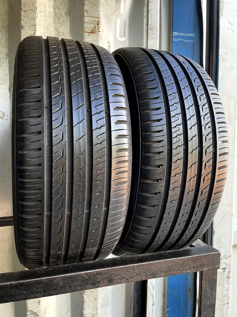Пара б/у шин 235/40 R19 Barum Bravuris 5HM