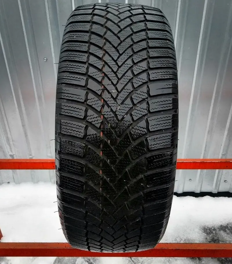 Б/у шина 235/40 R19 Bridgestone Blizzak LM-005