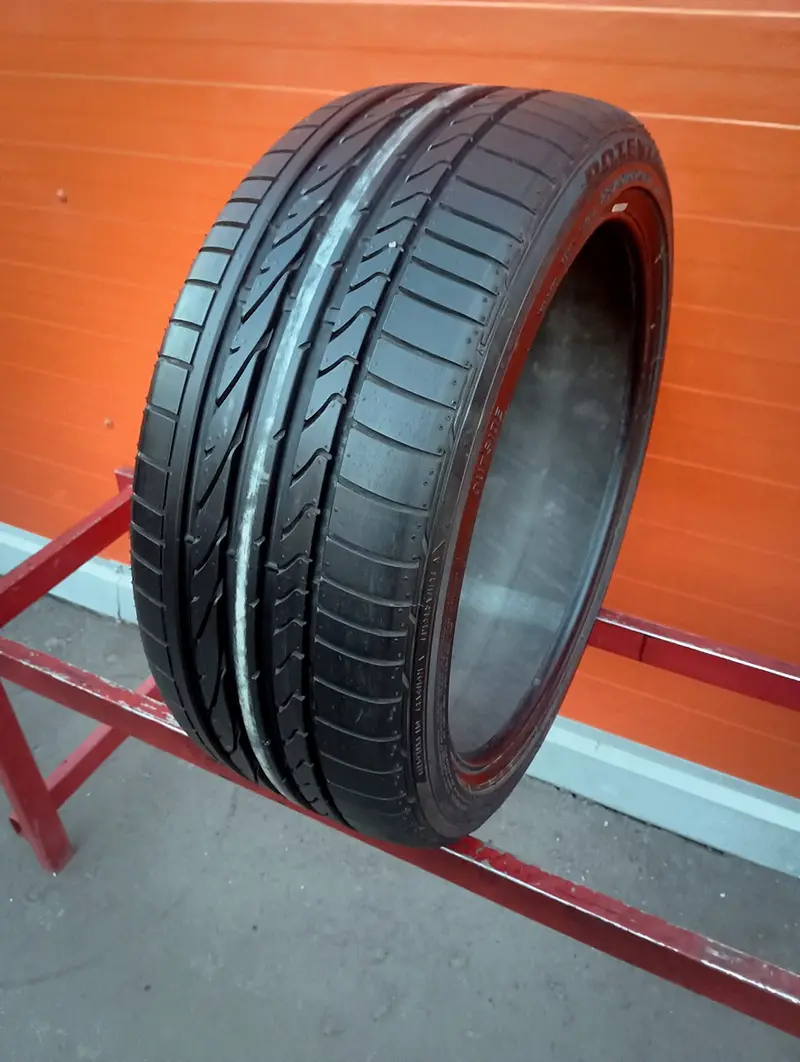 Б/у шина 235/40 R19 Bridgestone Potenza RE 050A