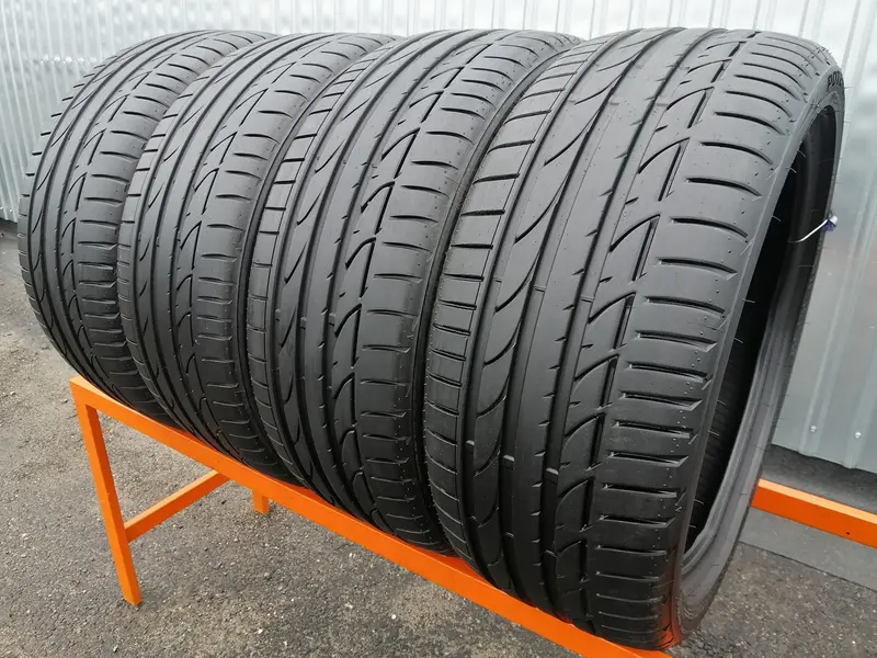 Комплект б/у шин 235/40 R19 Bridgestone Potenza S001