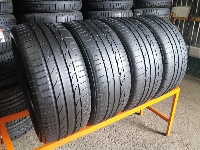Комплект б/у шин 235/40 R19 Bridgestone Potenza S001