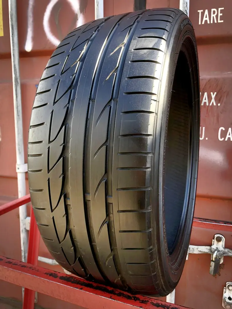 Б/у шина 235/40 R19 Bridgestone Potenza S001