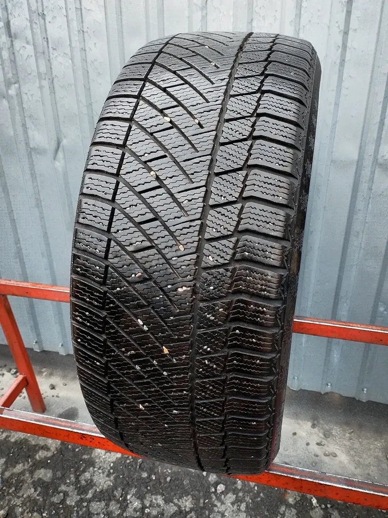 Б/у шина 235/40 R19 Continental ContiVikingContact 6