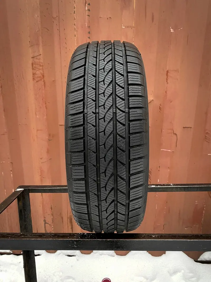 Б/у шина 235/40 R19 Falken Eurowinter HS-439