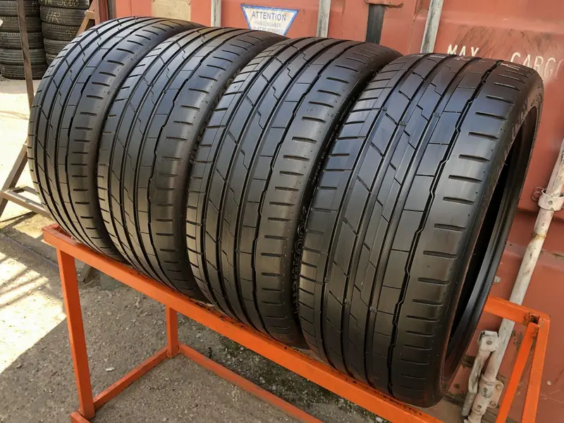 Комплект б/у шин 235/40 R19 Hankook Ventus S1 Evo3 K127A