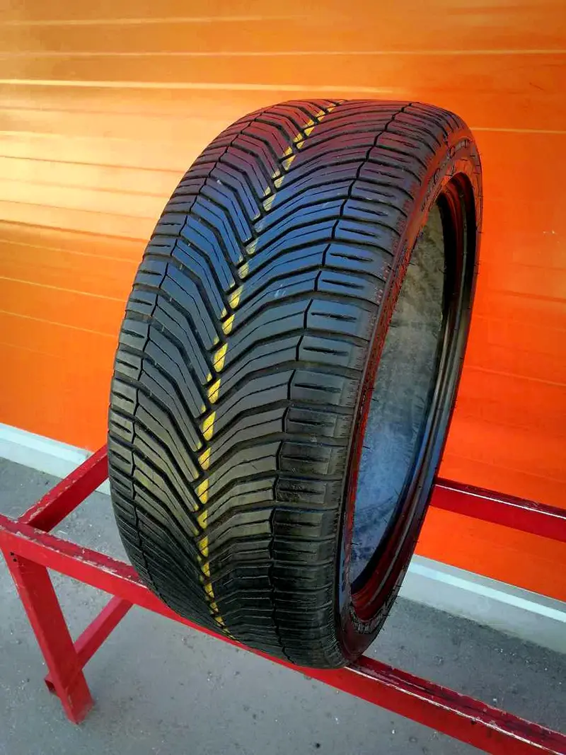 Б/у шина 235/40 R19 Michelin CrossClimate