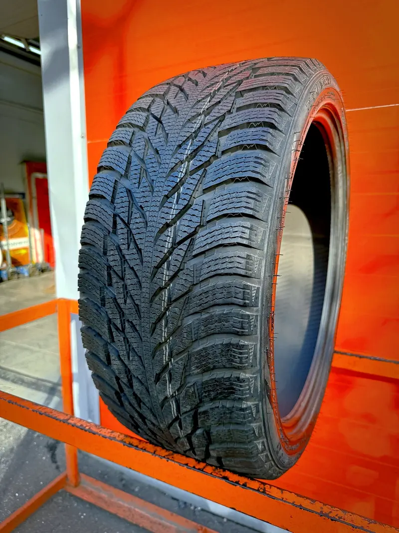 Новая шина 235/40 R19 Nokian Hakkapeliitta R3, фото 1