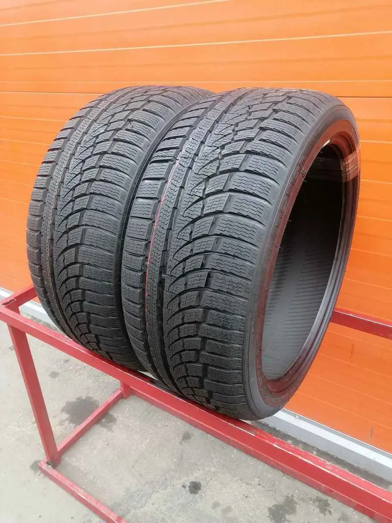 Пара новых шин 235/40 R19 Nokian WR A4, фото 1