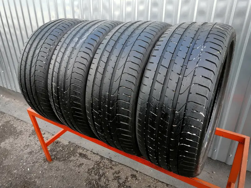 Комплект б/у шин 235/40 R19 Pirelli P Zero