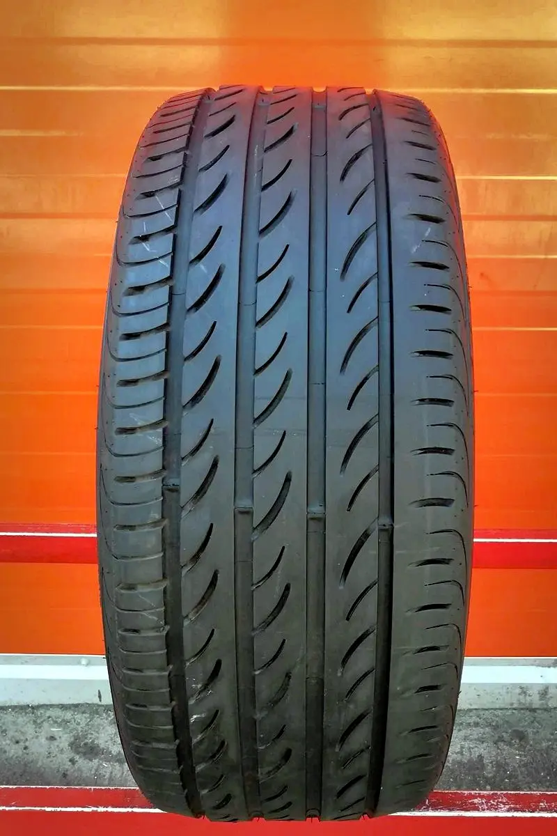 Б/у шина 235/40 R19 Pirelli P Zero Nero, фото 1