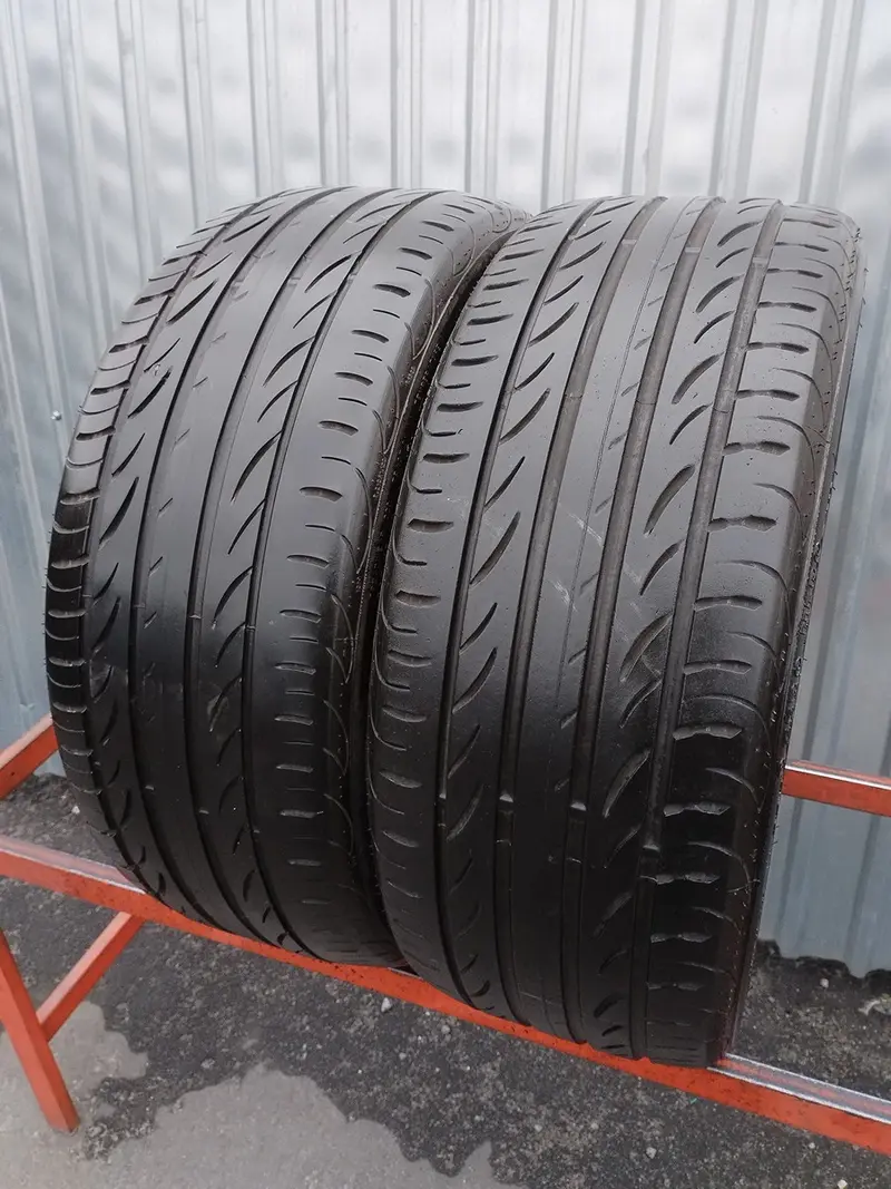 Пара б/у шин 235/40 R19 Pirelli P Zero Nero