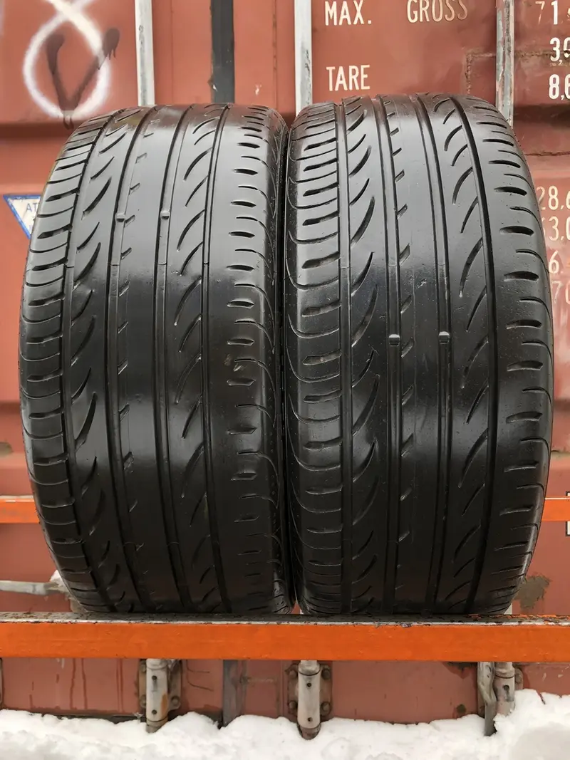 Пара б/у шин 235/40 R19 Pirelli P Zero Nero