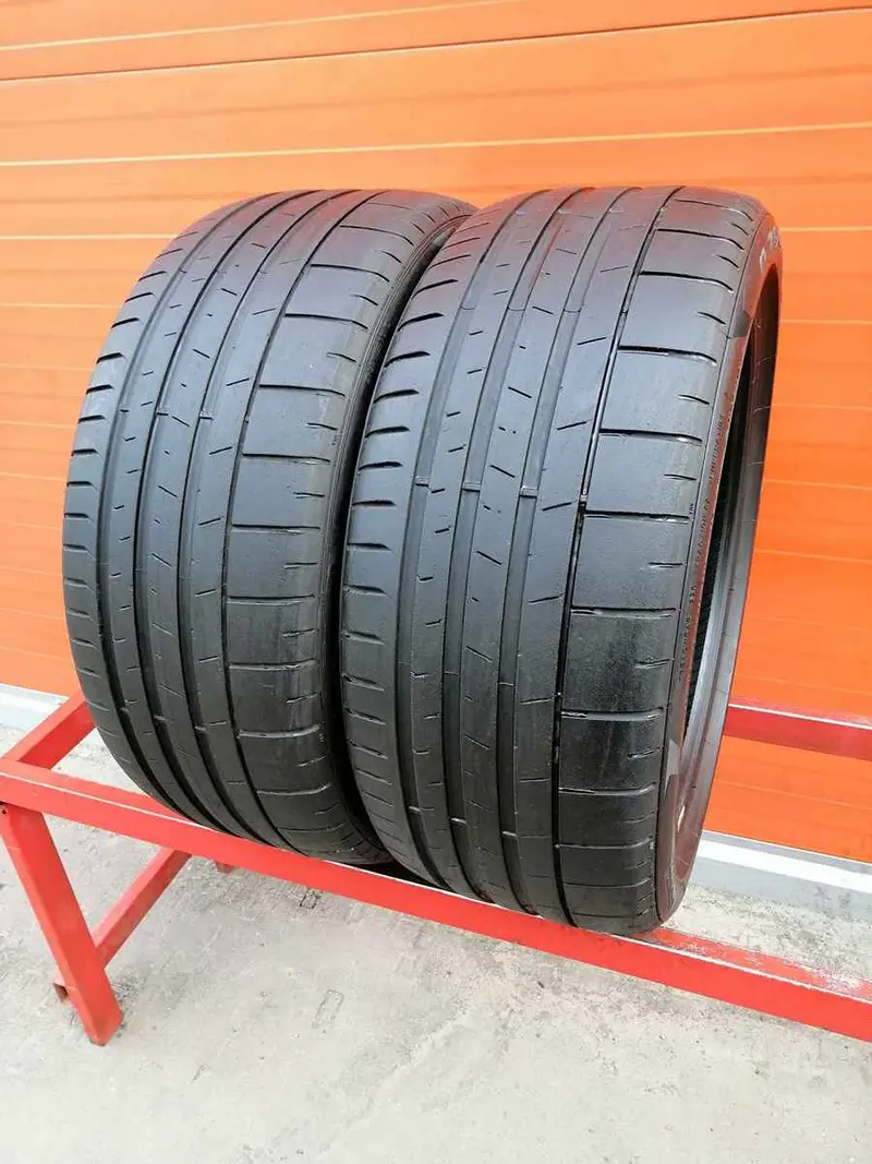 Пара б/у шин 235/40 R19 Pirelli P Zero PZ4