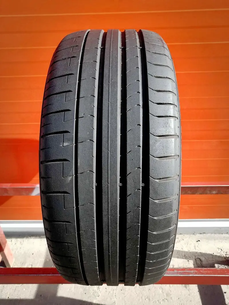 Б/у шина 235/40 R19 Pirelli P Zero PZ4
