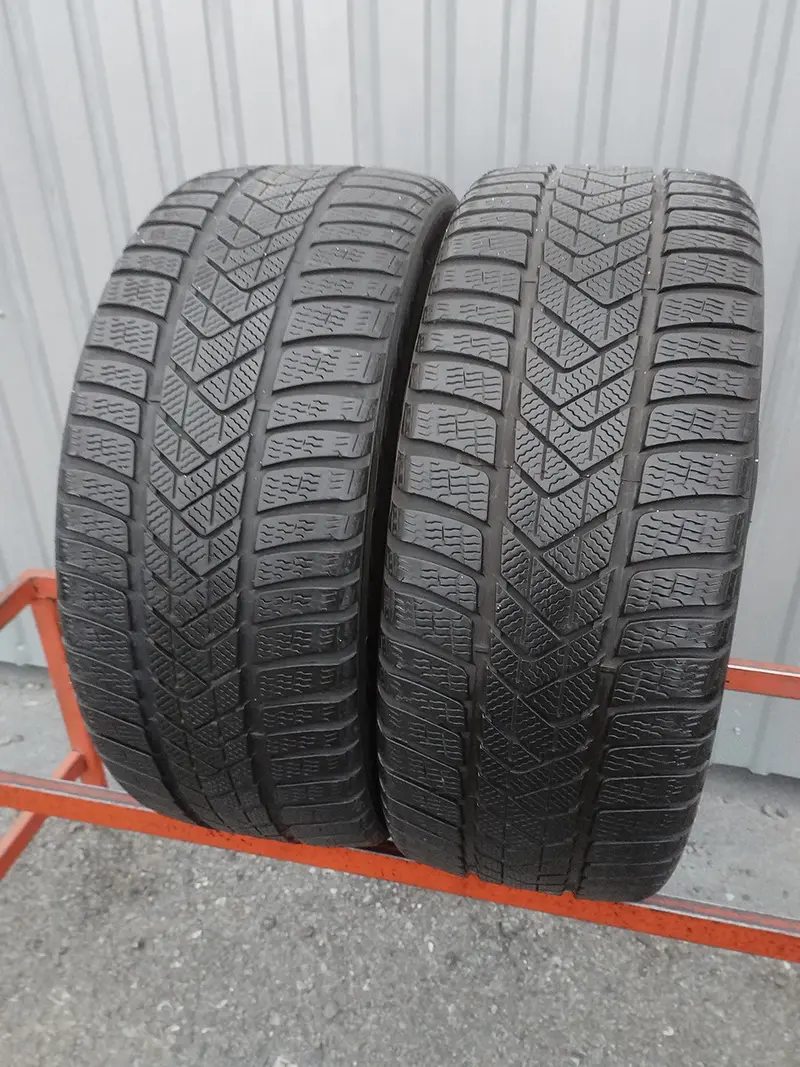 Пара б/у шин 235/40 R19 Pirelli Winter Sottozero 3
