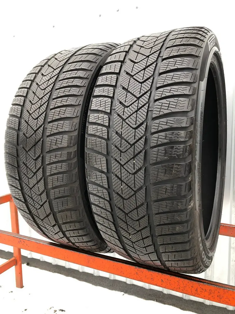 Пара б/у шин 235/40 R19 Pirelli Winter Sottozero 3