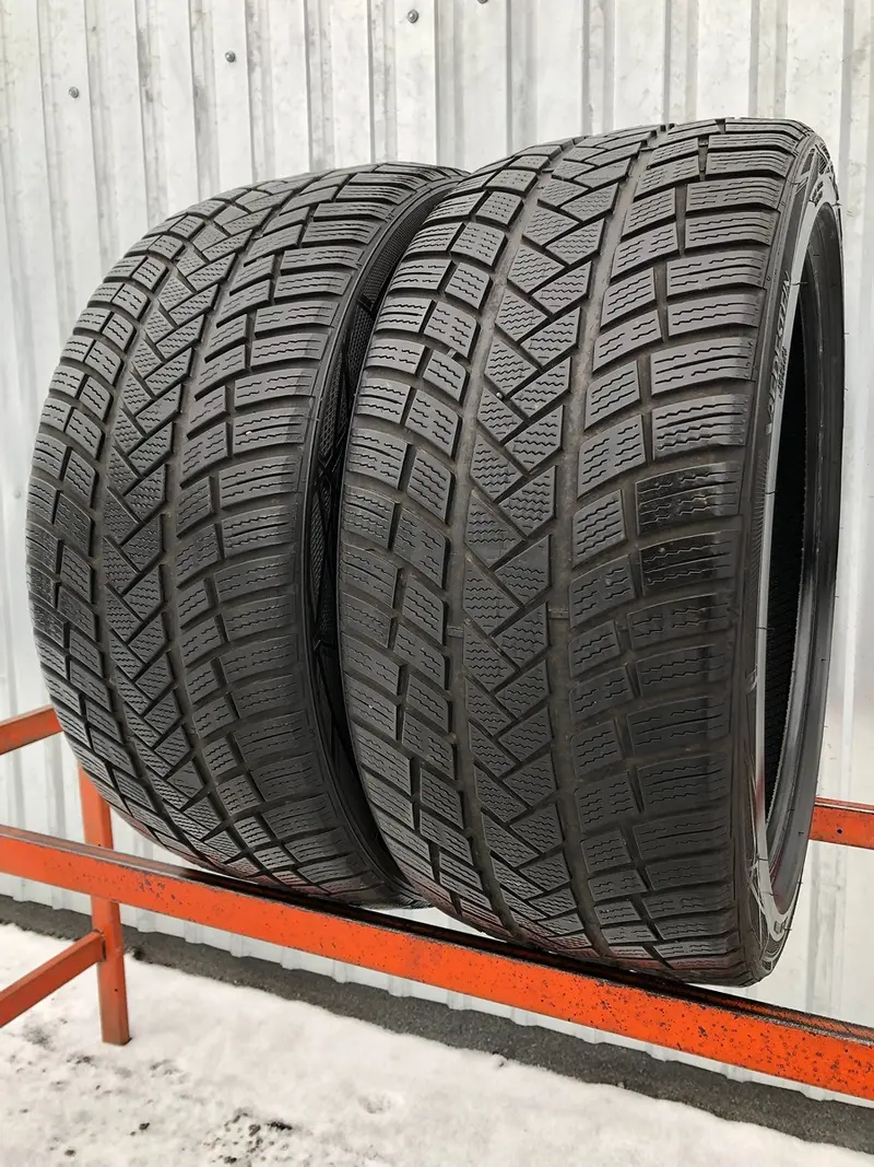 Пара б/у шин 235/40 R19 Vredestein Wintrac Pro