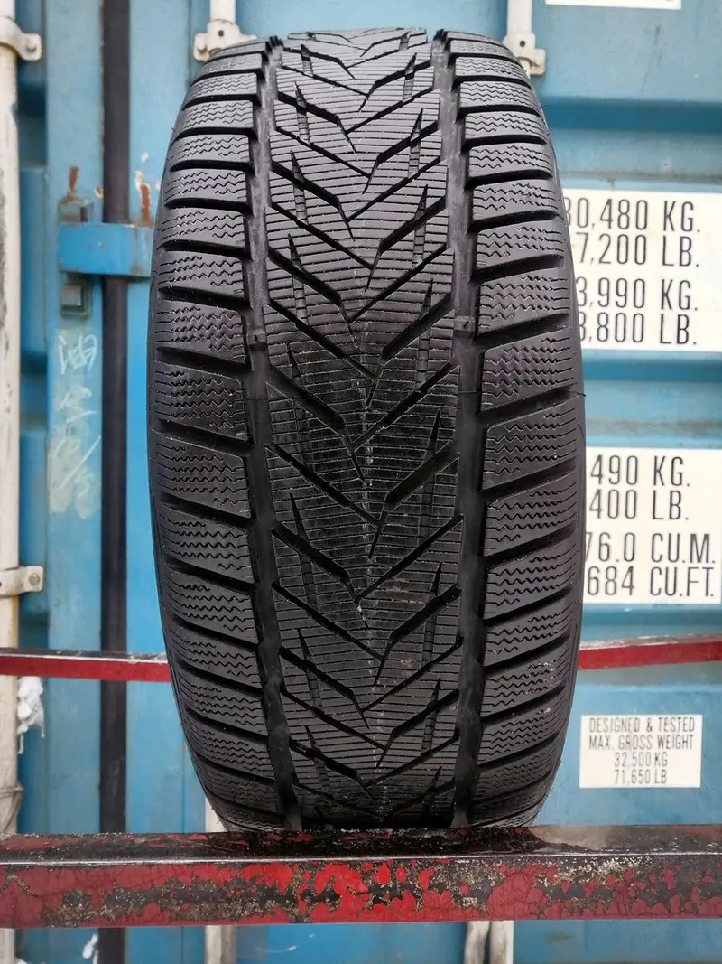 Б/у шина 235/40 R19 Vredestein Wintrac Xtreme S