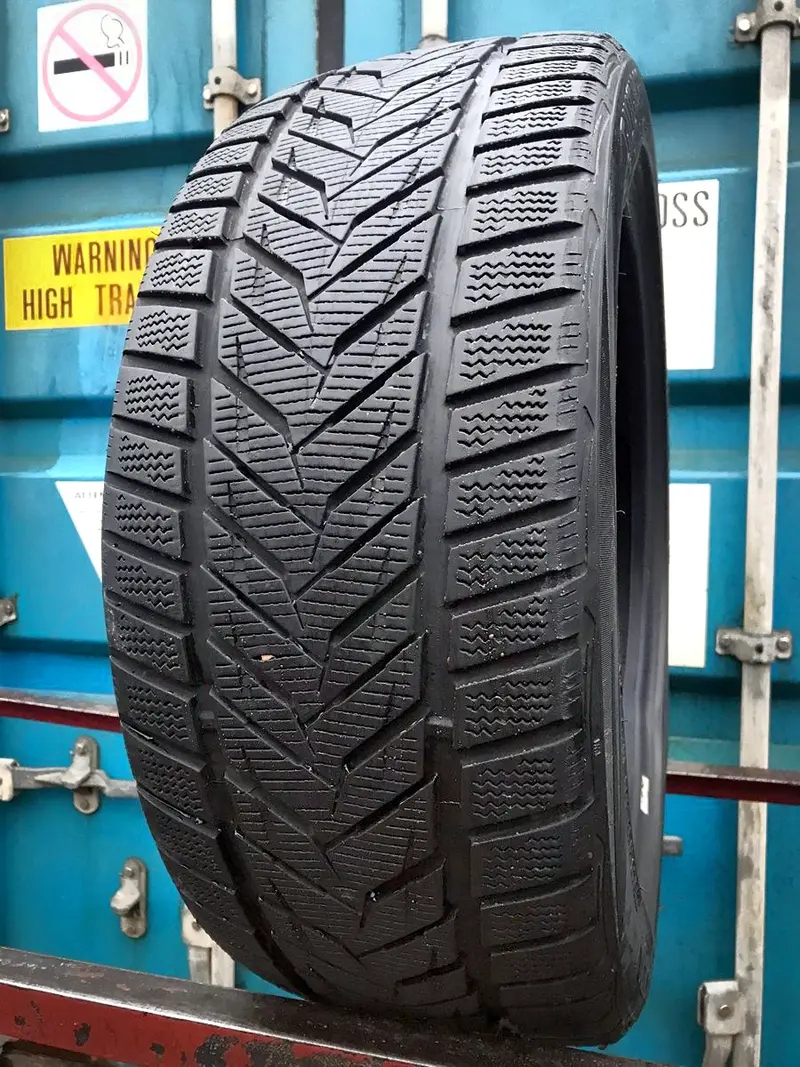 Б/у шина 235/40 R19 Vredestein Wintrac Xtreme S