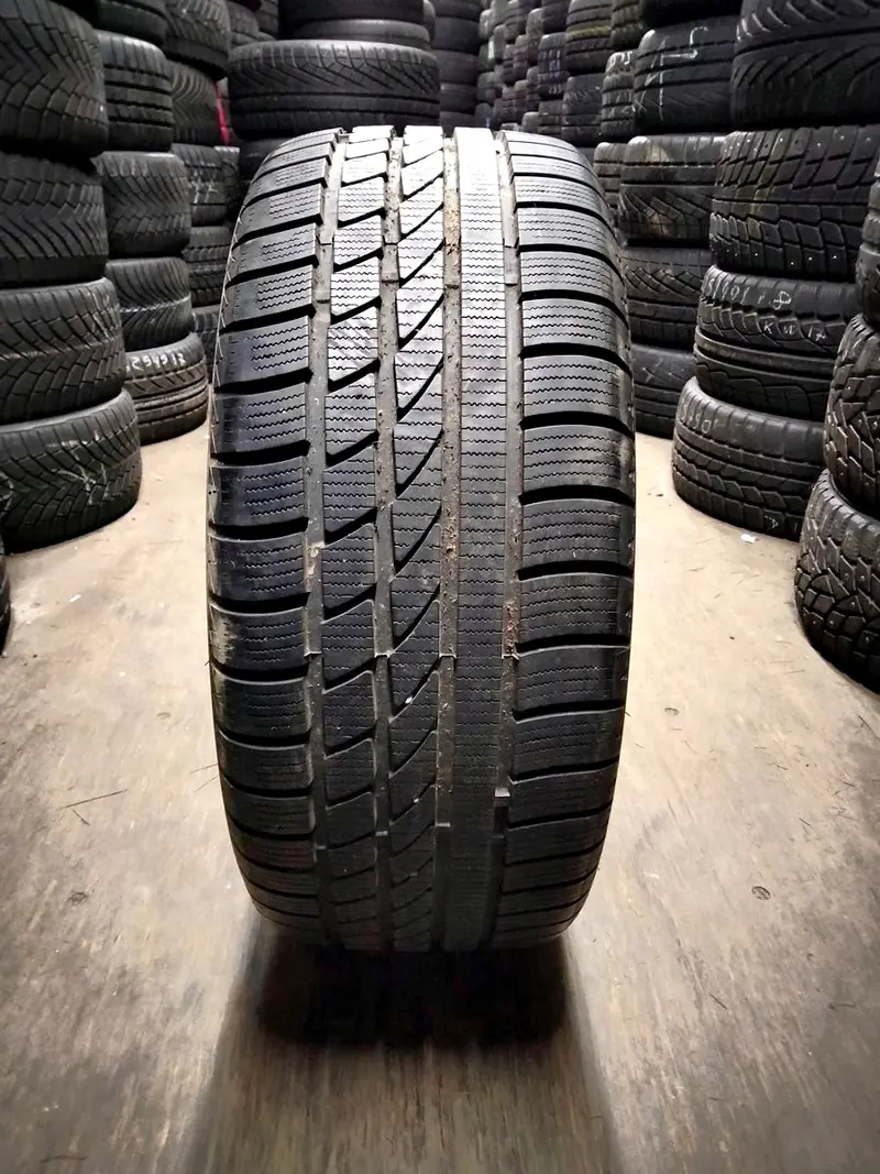 Б/у шина 235/45 R17 Hankook Ice Bear W300