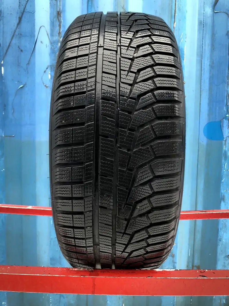 Б/у шина 235/45 R17 Hankook Winter I Cept Evo2 W320
