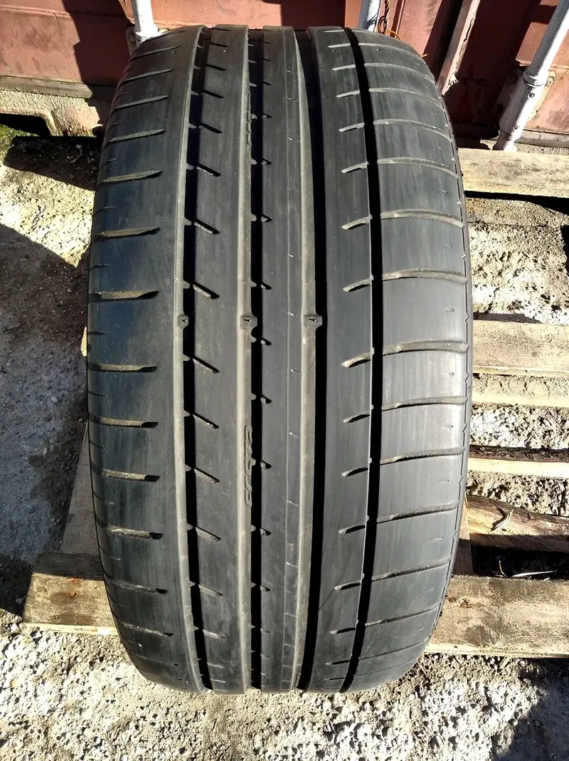Б/у шина 235/45 R17 Kumho Ecsta Le Sport KU39