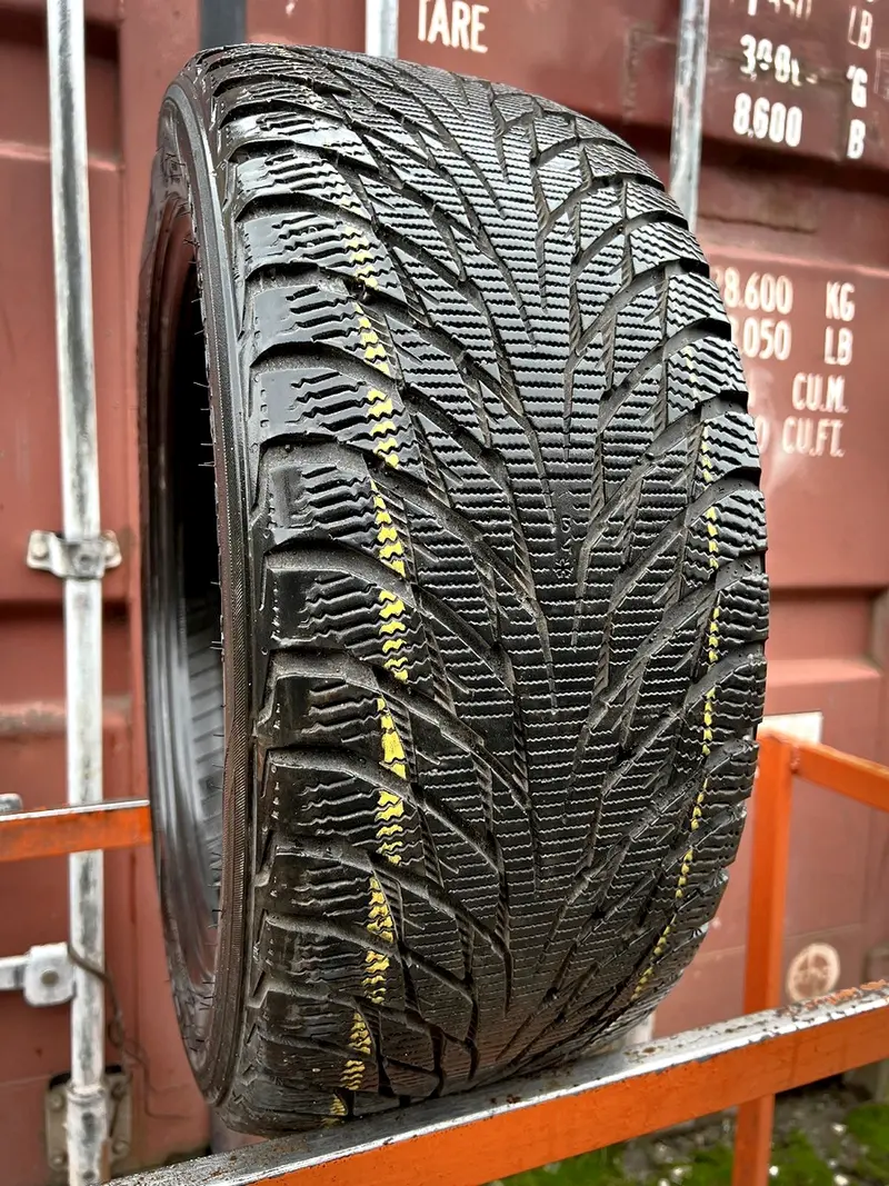 Б/у шина 235/45 R17 Nokian Hakkapeliitta R2, фото 1