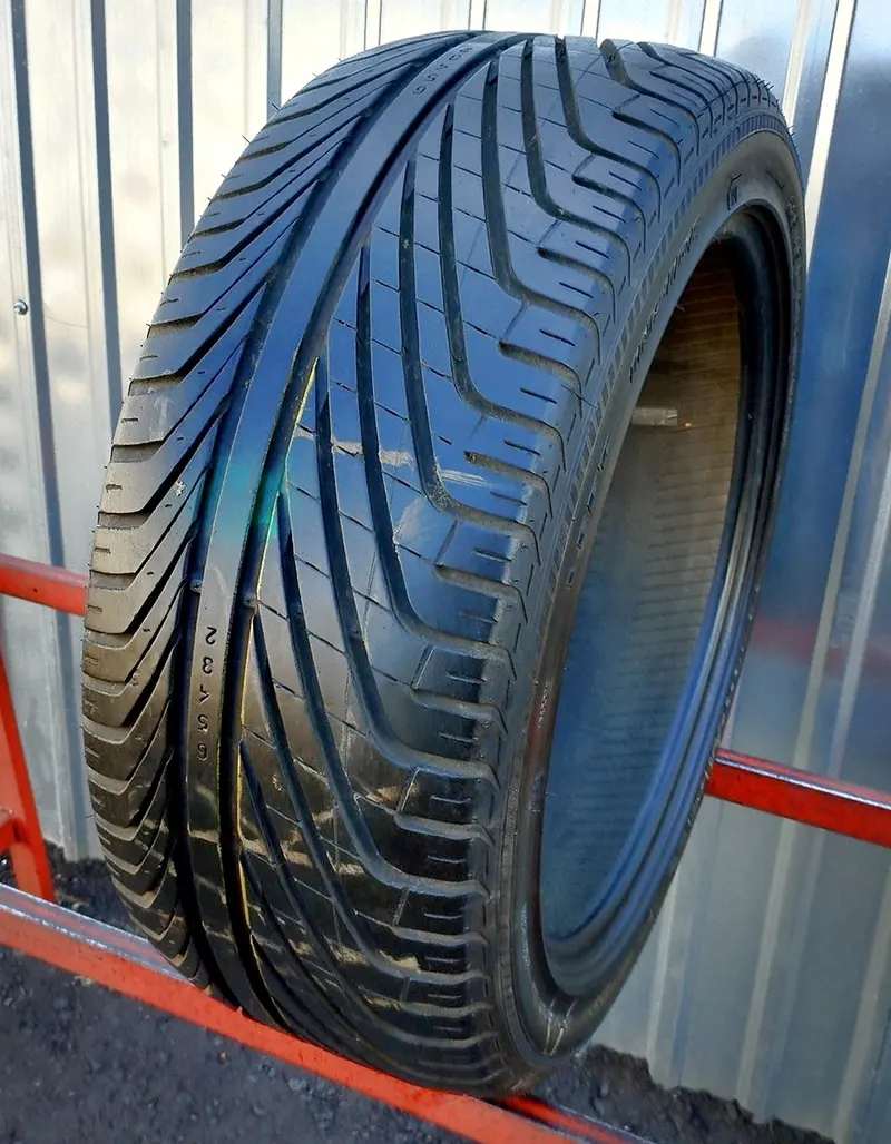 Б/у шина 235/45 R17 Nokian NRZi