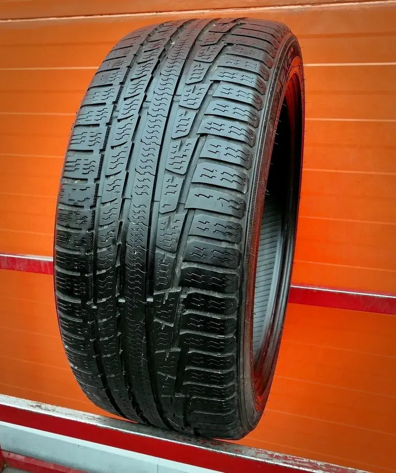 Б/у шина 235/45 R17 Nokian WR A3