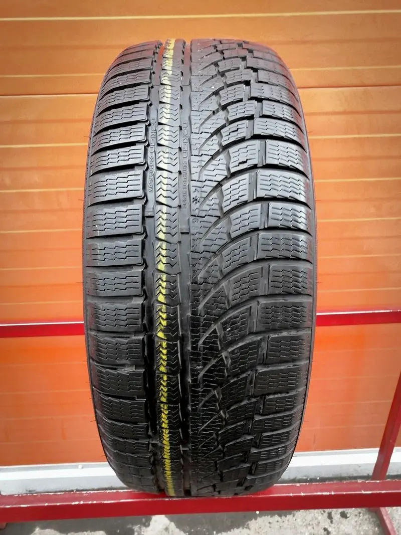 Б/у шина 235/45 R17 Nokian WR A4