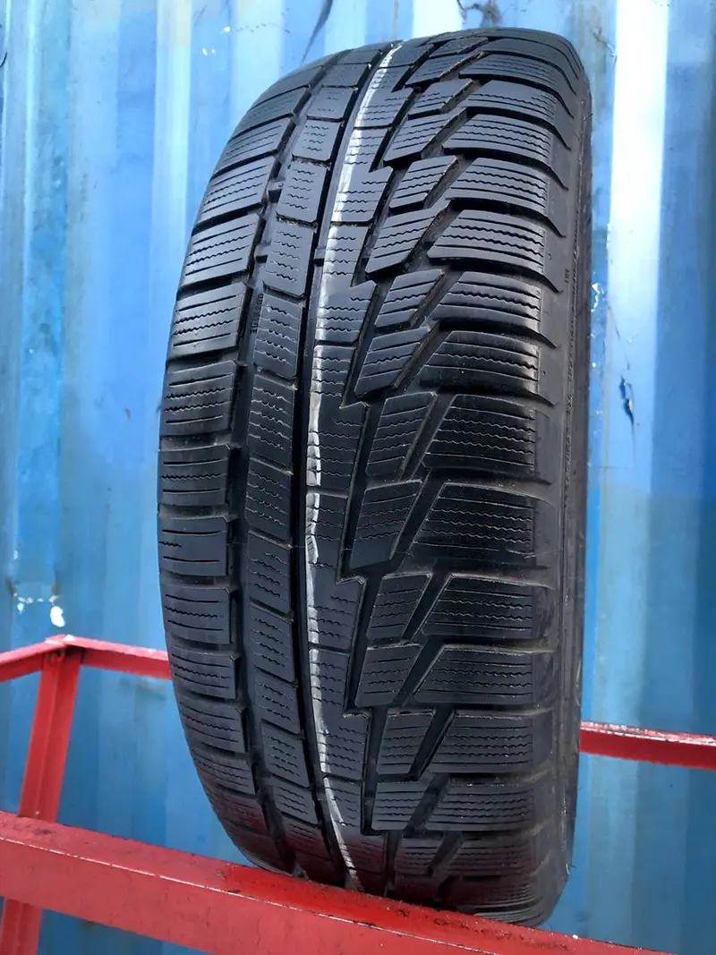 Б/у шина 235/45 R17 Nokian WR G2