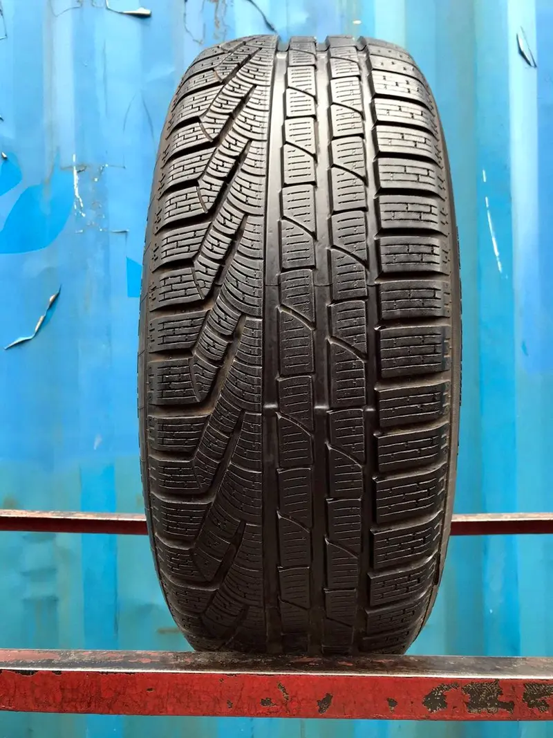Б/у шина 235/45 R17 Pirelli Winter 210 Sottozero 2